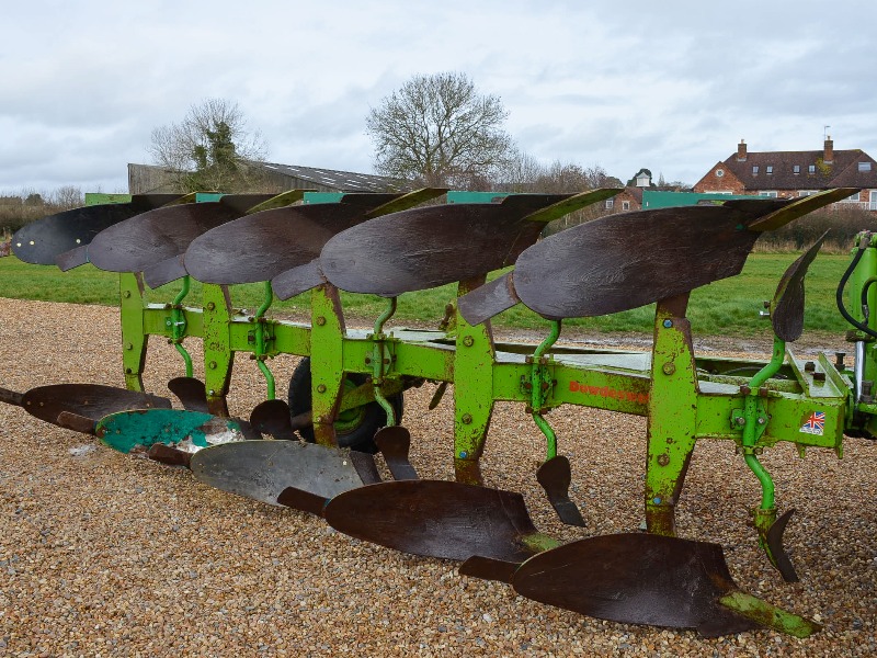 Dowdeswell DP702 4+1 furrow plough