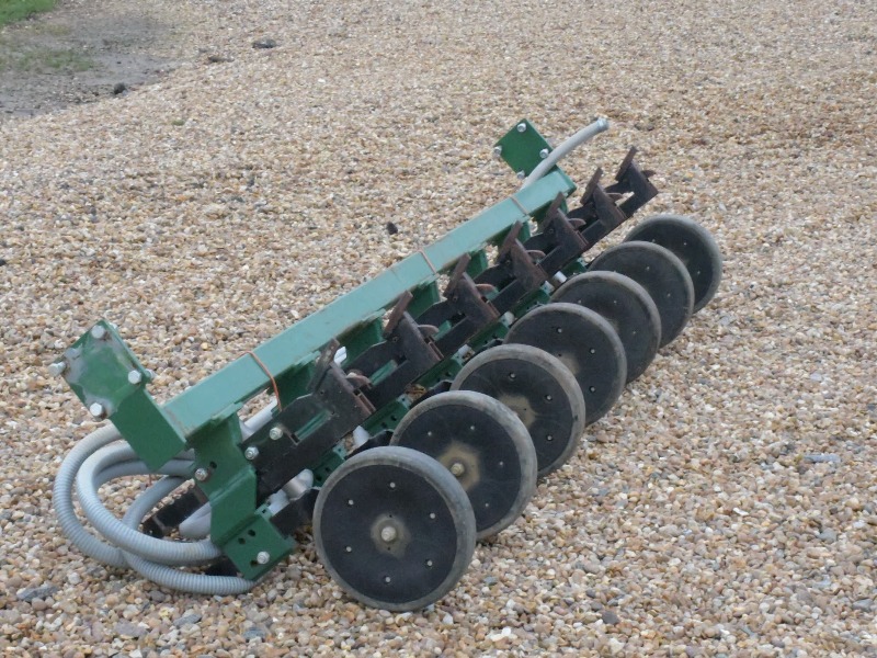 Rear coulter packer