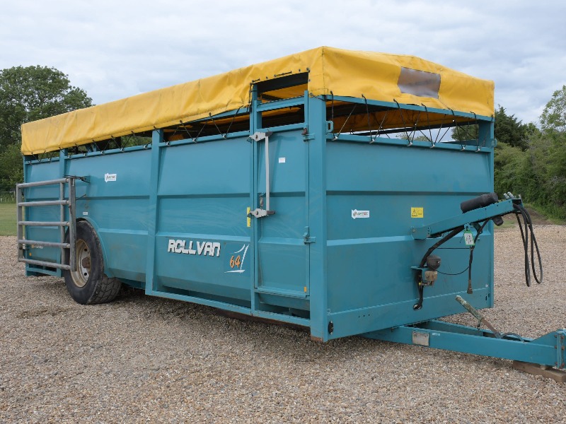 Rolland stock trailer