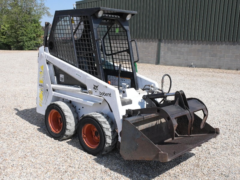Bobcat 443 skidsteer