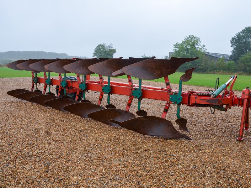 Kverneland RF100 plough 7 furrows