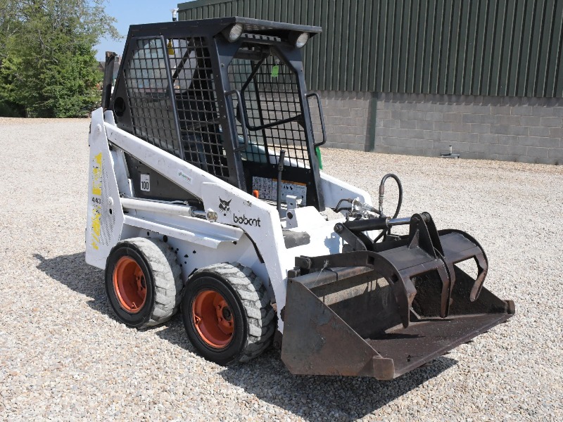 Bobcat 443 skidsteer