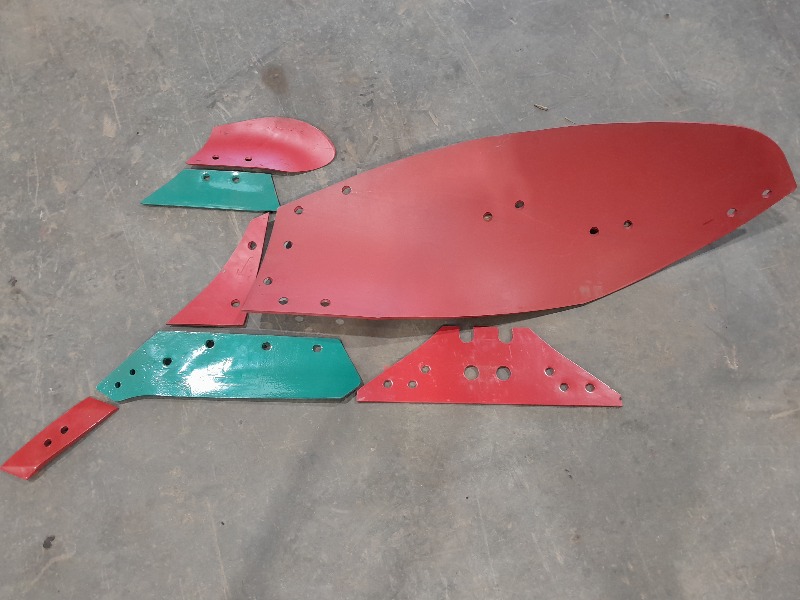 Kverneland wearing metal kit